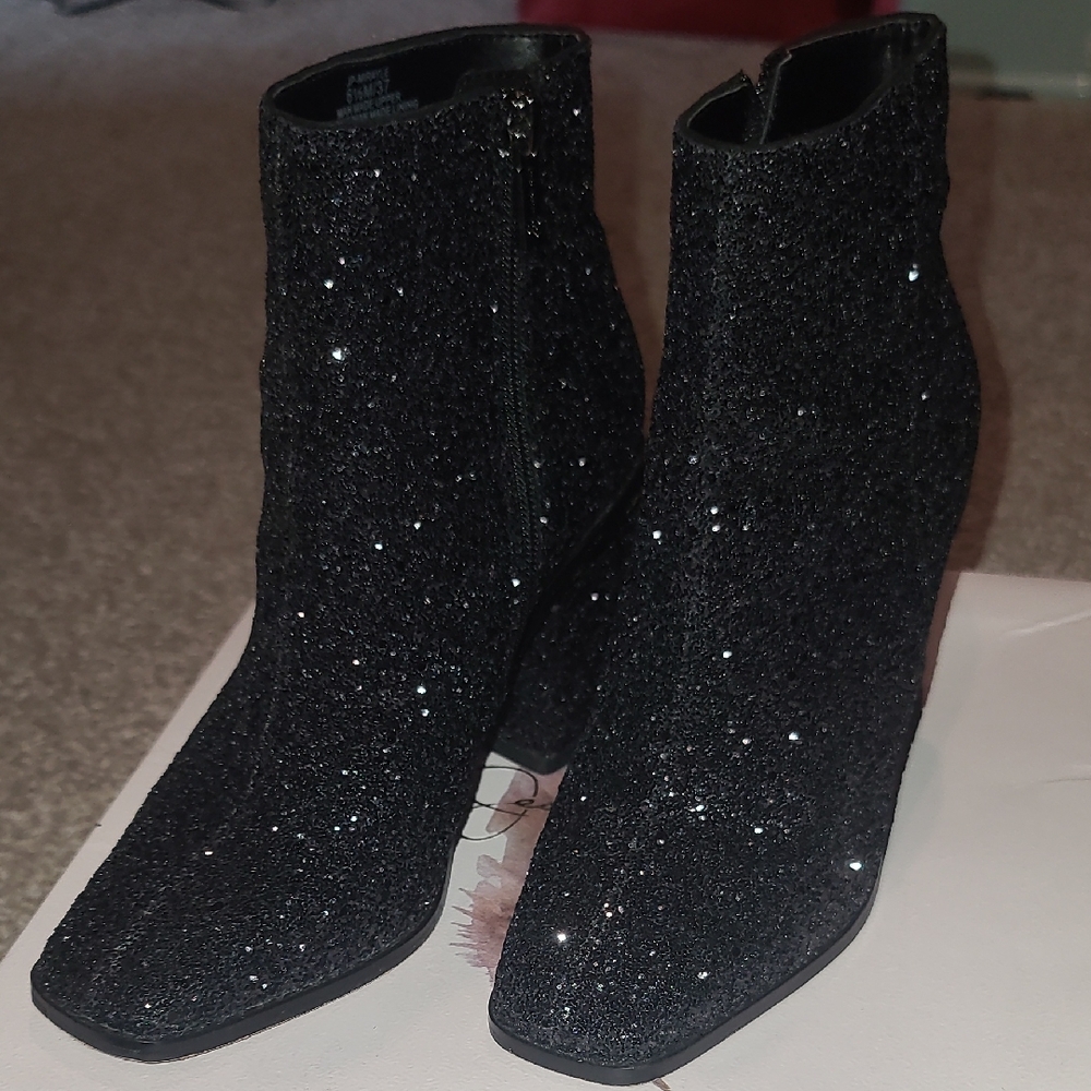 JESSICA SIMPSON Black Glitter Ankle Boots with Sleek Design